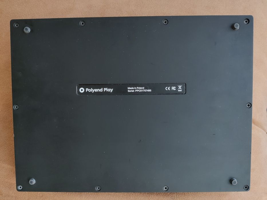 Polyend Play Groovebox + microSD 32GB, power bank și cabluri