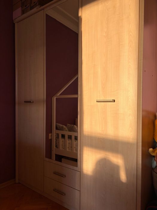 Комплект мебели - гардероб, скрин, нощно шкафче