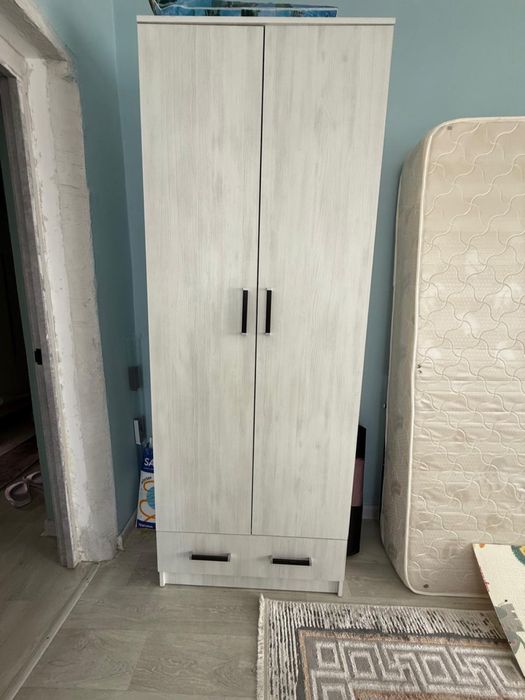 Сатылады: шкаф, прихожка тумба с вешалкой, матрас на кровать