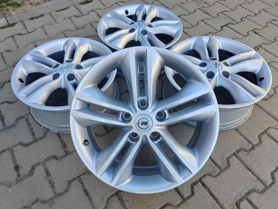 Jante R17 5x114,3 Nissan Qashqai Juke Qashqai +2 Leaf Dacia Duster Bigster 

Specificații tehnice :
Prindere: 5x114,3 
Latime: 6,5 J 
Offset (ET): 40