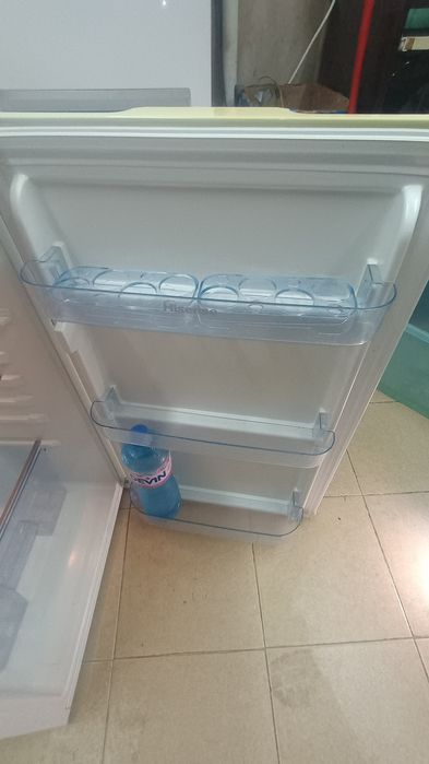 Малък хладилник с камера