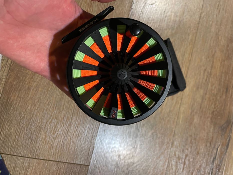 Въдица и макара с шнур за мухарски риболов