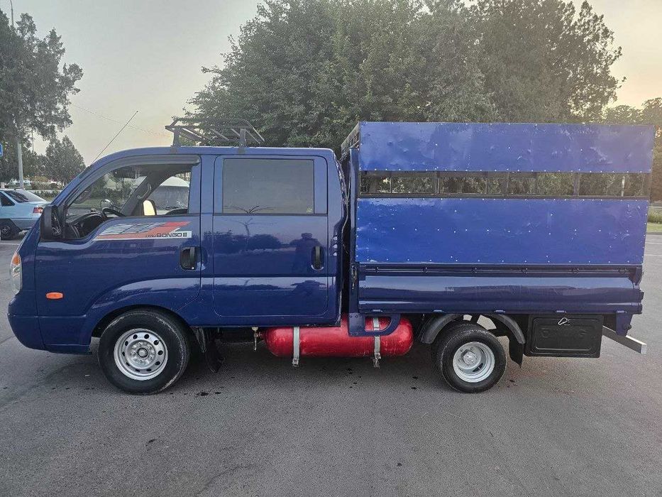 KIA BONGO Sotiladi