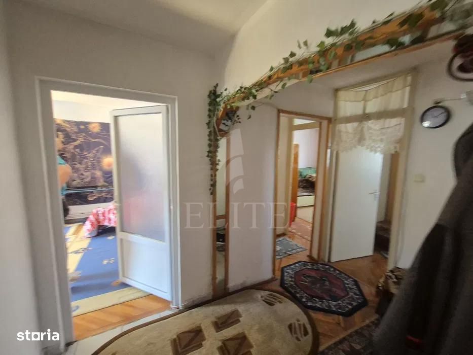 Apartament 4 camere în zona BLOCUL SPRAY