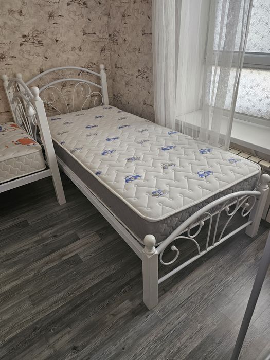 Продаётся кровать (1 шт)
