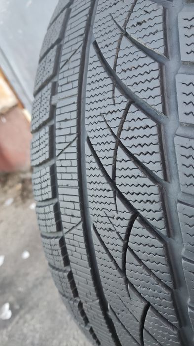 1брой зимна гума 235/60/18 Momo SUV
dot21
6.6mm
Добро състояние на гум