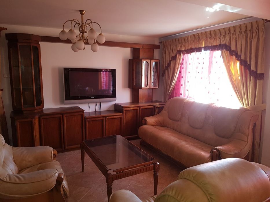 Vând mobila de sufragerie