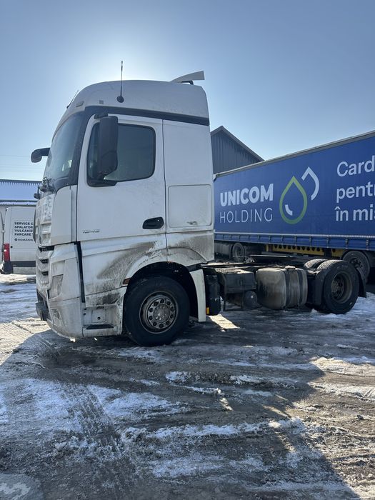 Dezmembrez Mercedes actros