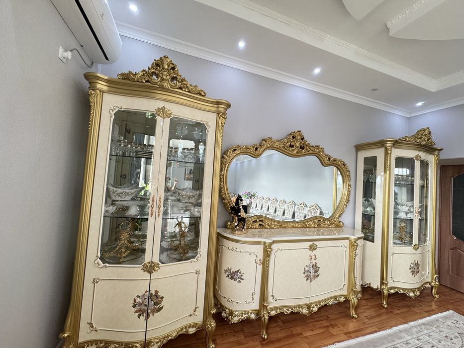 Зеркало шкаф для зала