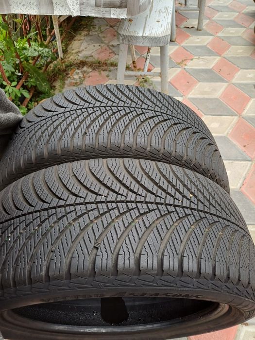 Vând 2 anvelope de iarna 205 50 r17 GOODYEAR foarte bune