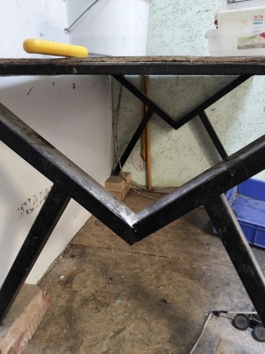 Стол железный буу