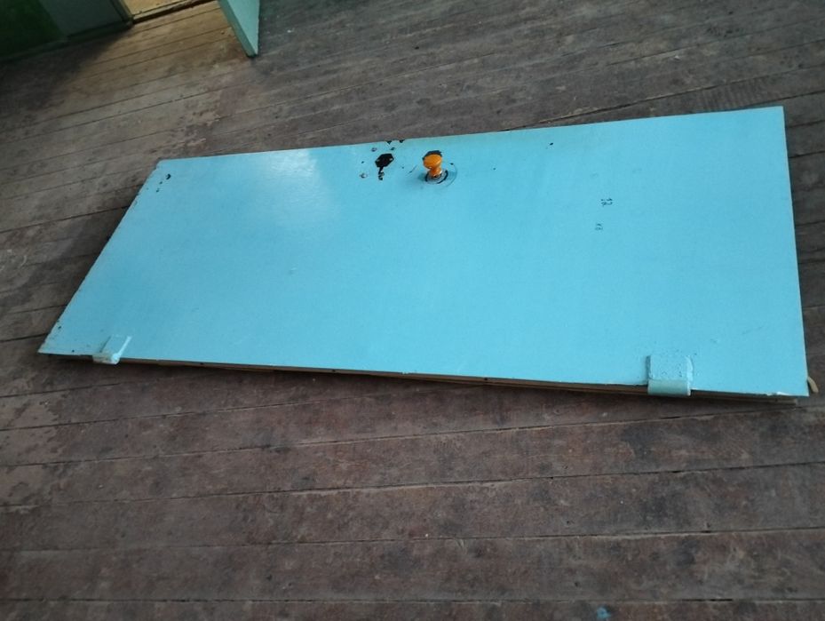 Продам железную дверь