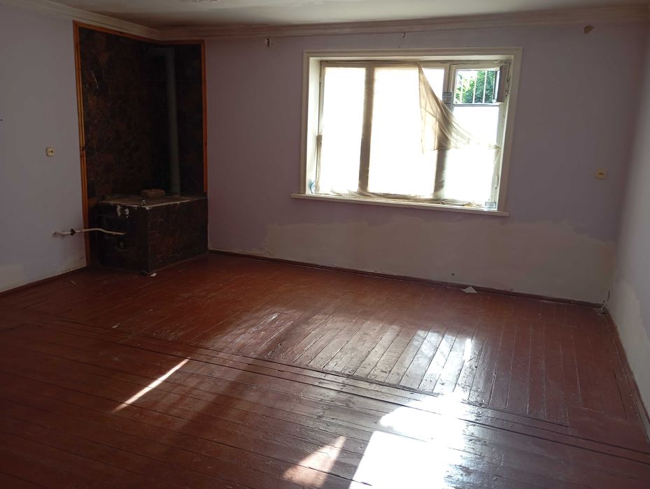 Barcha qulayliklarga ega Toshkent viloyati Oʻrta Chirchiq uy sotiladi