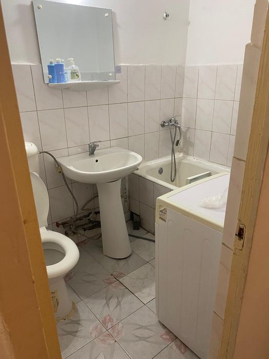 Închiriez garsoniera