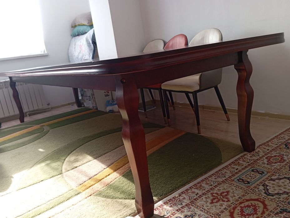 Шикарный стол в отличном состоянии