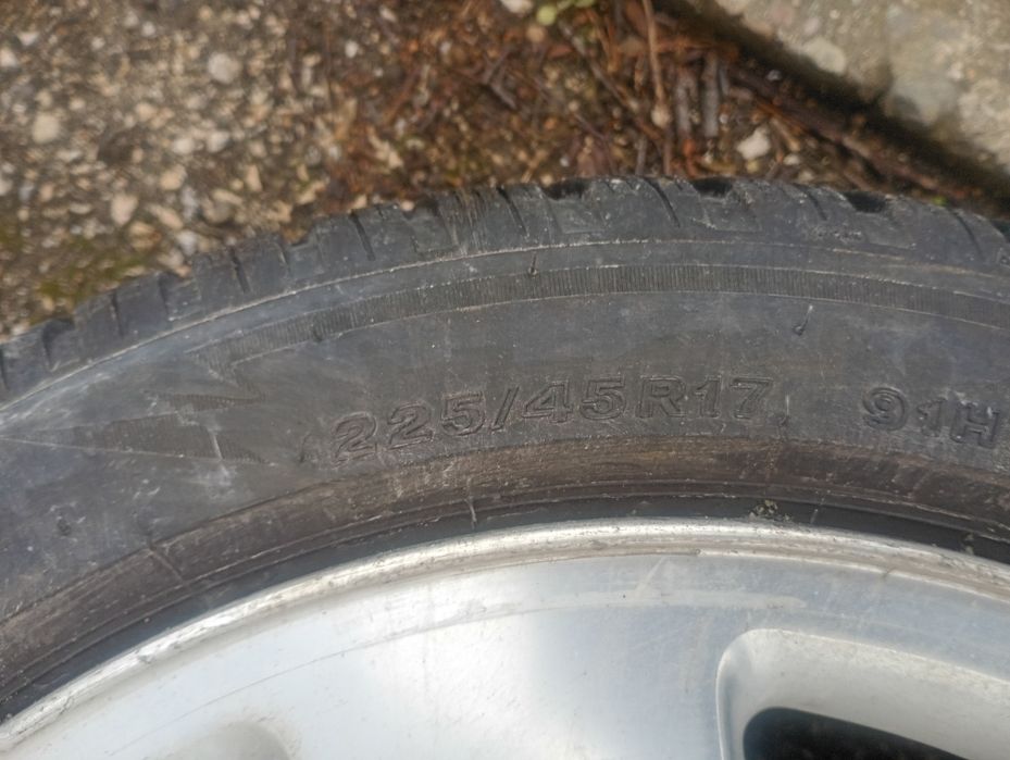 225/45R17...AUDI