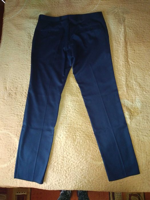 Официален костюм