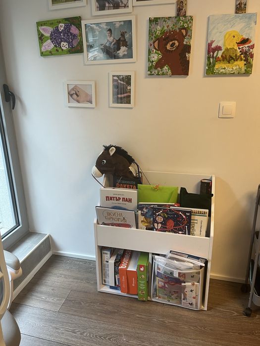 Детска етажерка за книги и играчки