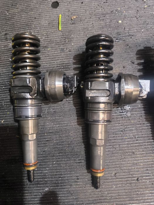 Injectoare  / injector 1.9 TDI BLS Golf 5 Octavia 2 Touran Passat B6