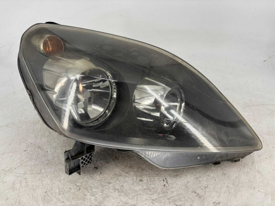 Far dreapta Opel Zafira B an 2006