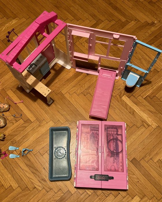 Papusi Barbie, casa accesorii, aparat foto digital, diverse