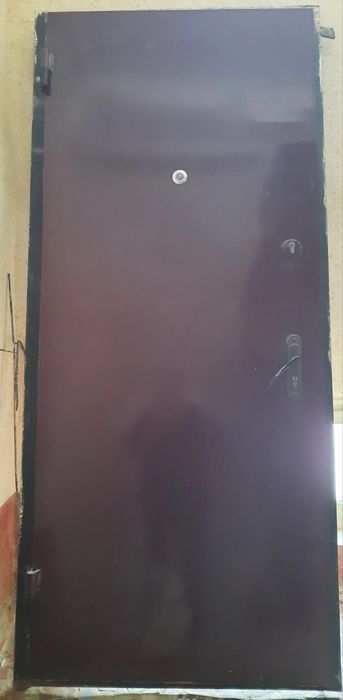 Входной дверь в квартиру цена договорная!!!