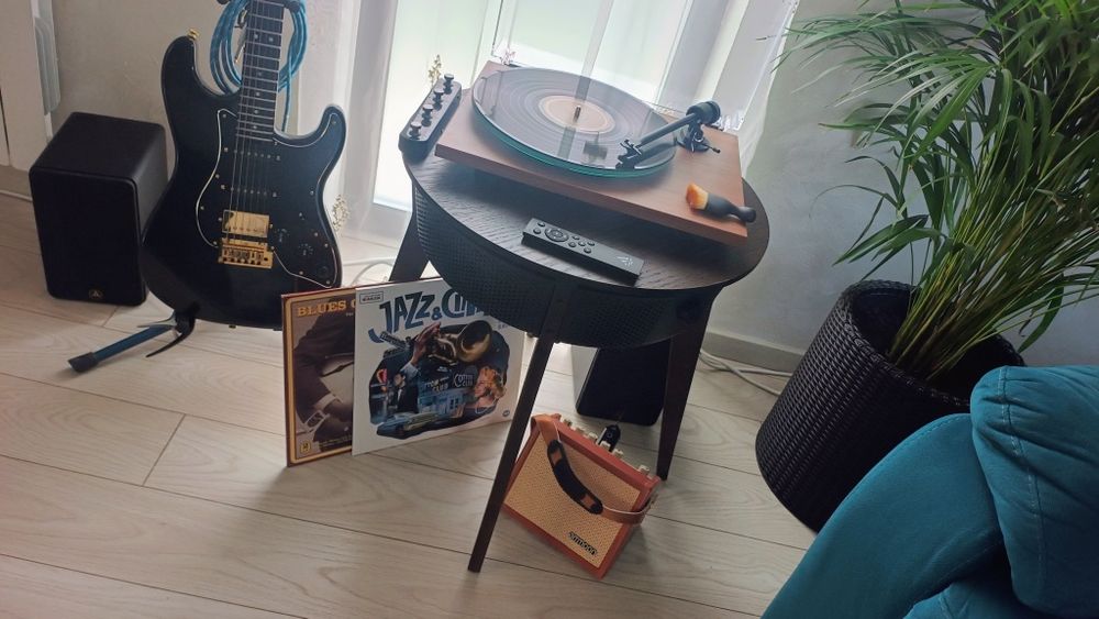 Chitara electrica Mooer GTRS S900W PB + Pedală GW4 + Husă – Stare excelentă