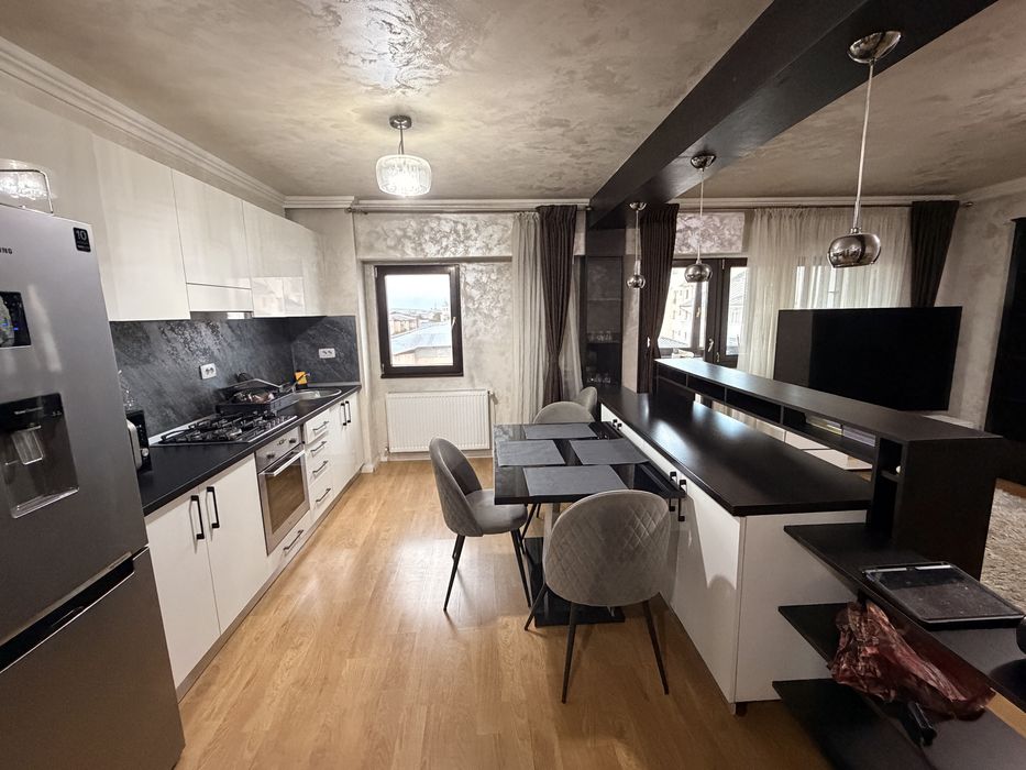 Inchiriez apartament zona Confectii  bloc IRIS