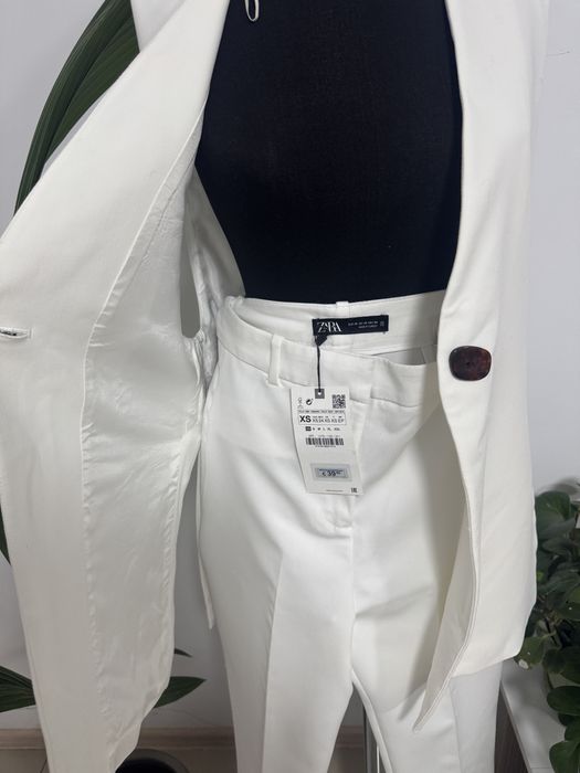 Costum alb cu vestă lungă și pantaloni split hem Zara mărimea XS