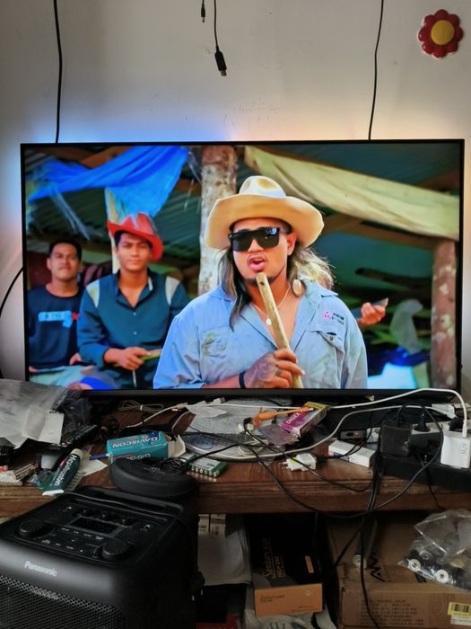 Tv SMART 82 cm TELEFUNKEN la cutie nu l am folosit