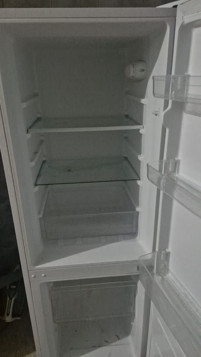 Холодильник б.у очен хорошем состояний.