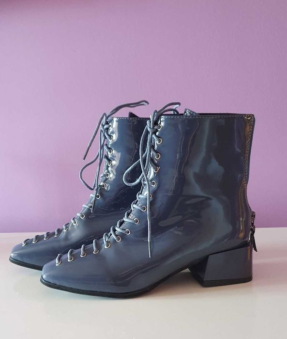 Стилни лачени боти