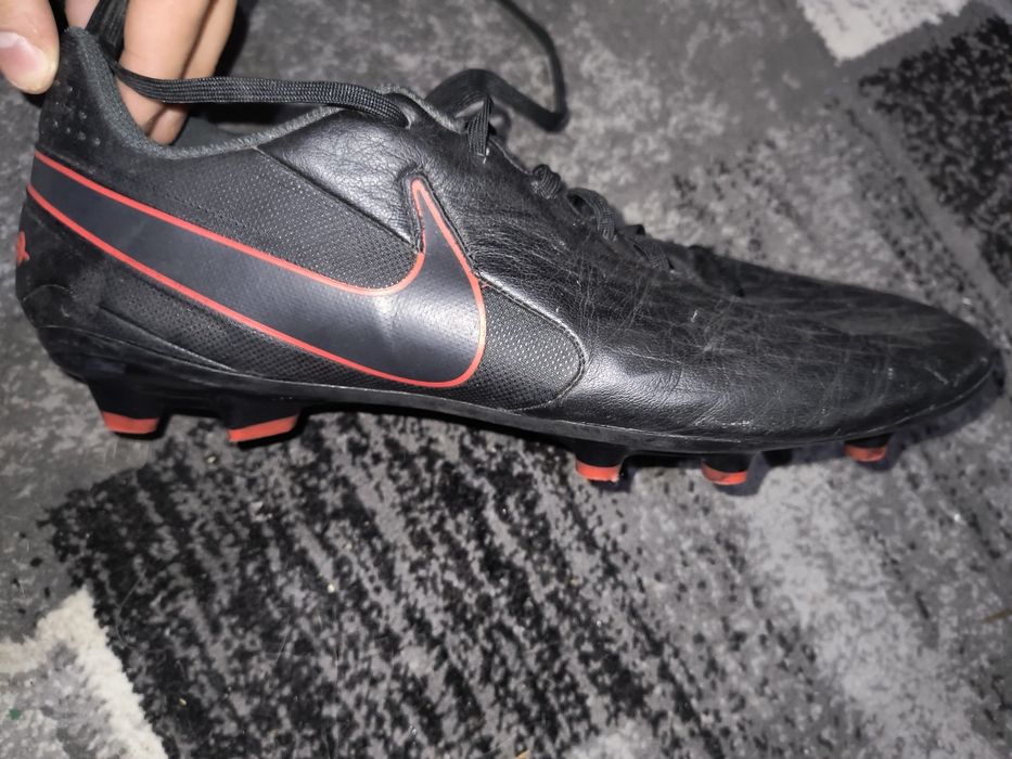 Vând ghete de fotbal