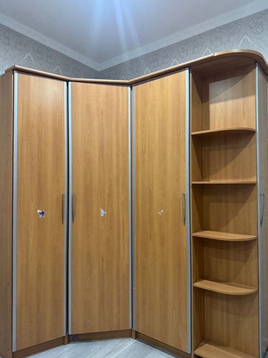 Продам большой уголовой шкаф