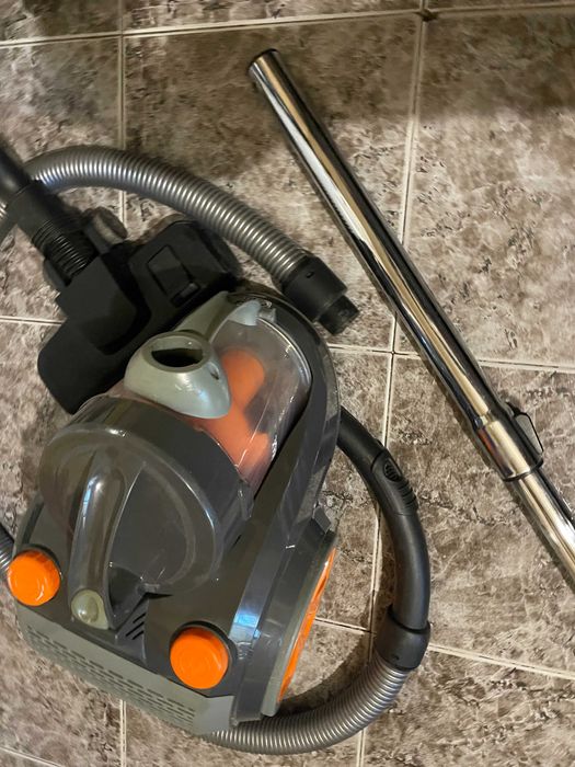 Прахосмукачка без торба Star-Light,Регулатор на мощността, Филтър HEPA