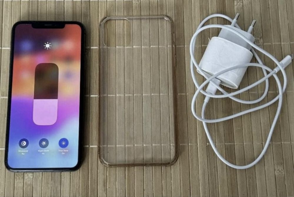 Iphone 11 Pro Max; 64 GB; Bateria: 90%