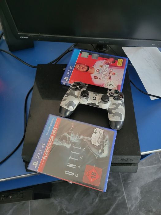 Vând ps4  500gb memorie