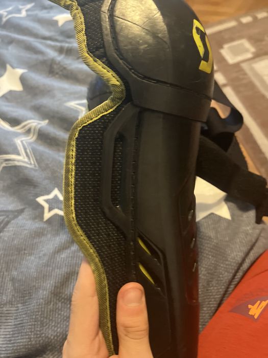 Vand genunchiere SCOT