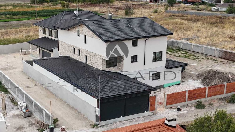 Продава се Къща в с. Радиново, Област Пловдив - 600 кв.м за 975 €/кв.м - Снимка #1