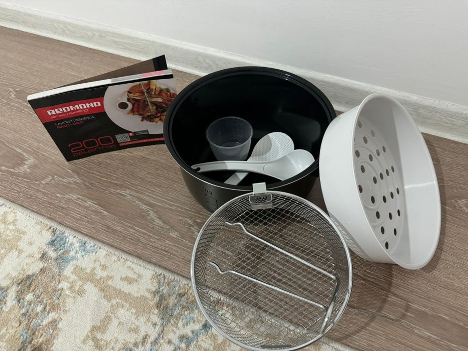 Мультиварка Redmond