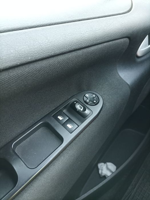 Peugeot 207 benzina 14 euro 5