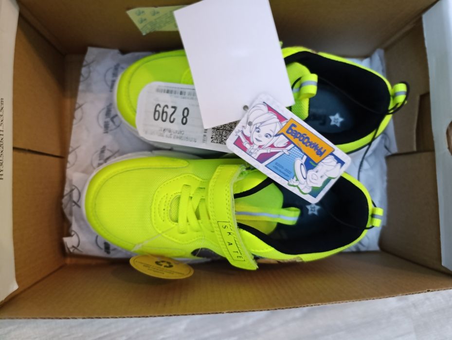 Продам детские кроссовки