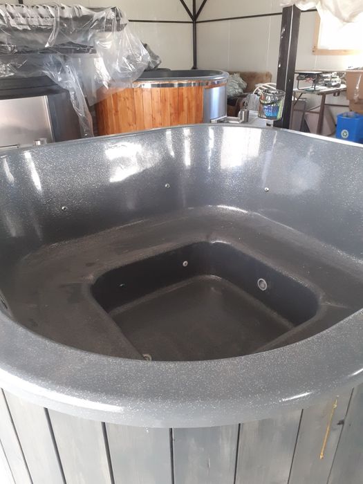 Ciubar jacuzzi pătrat