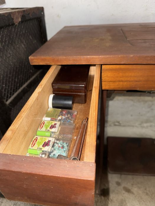 Шевна машина Naumann с маса и педал