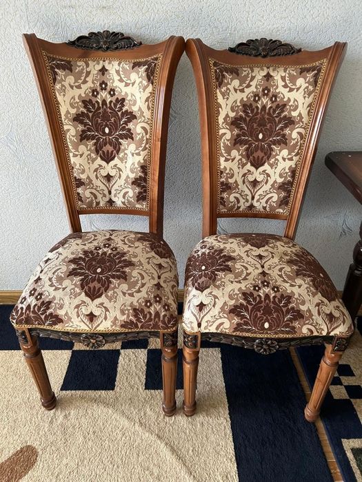 Продам Стол и 8 стульев