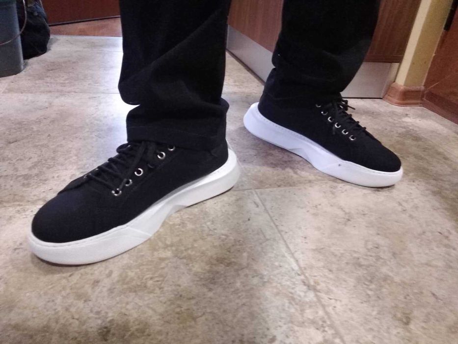 Мъжки спортни обувки черен цвя с висока бяла подметка - РАЗПРОДАЖБА!!