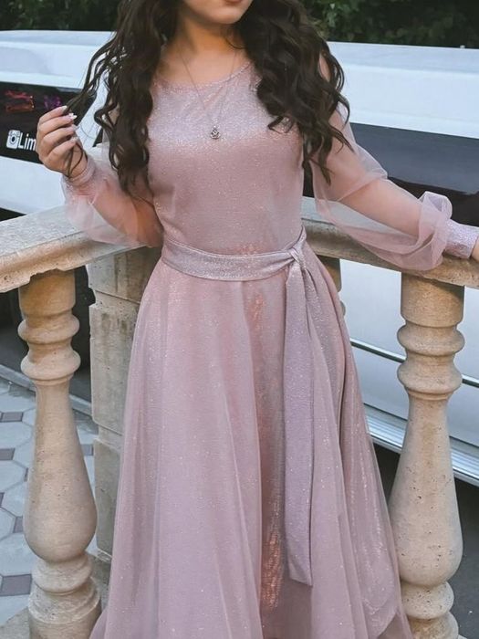 Продаю вечернее нарядное и очень красивое платье