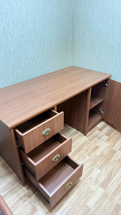 Стол компьютерный, письменный.