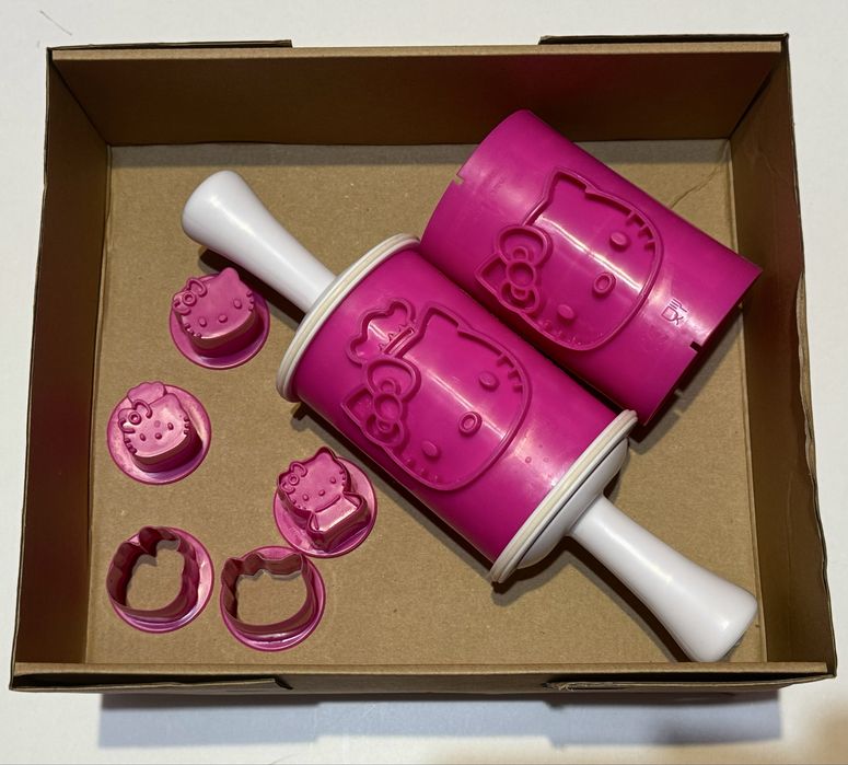 Fabrica de biscuiti Hello Kitty