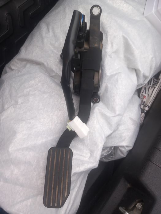 Neksia 3 GAZ PEDALI sotiladi